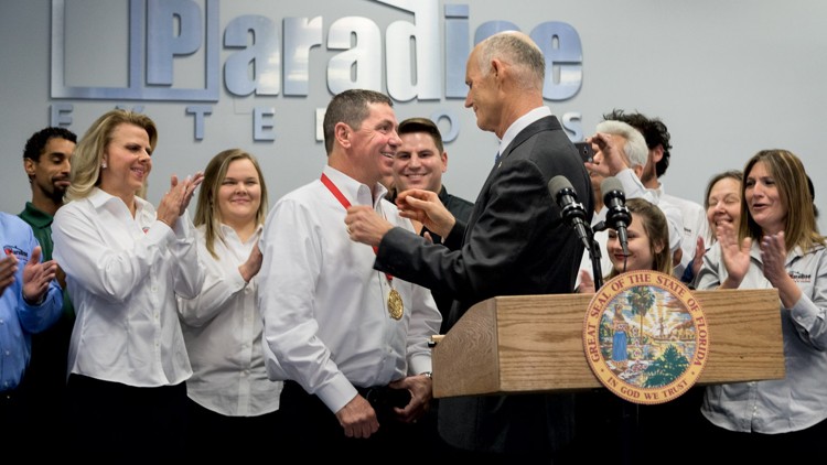 florida-governor-rick-scott-recognized-paradise-exteriors-with-the-governors-business-ambassador-award_39953679395_o
